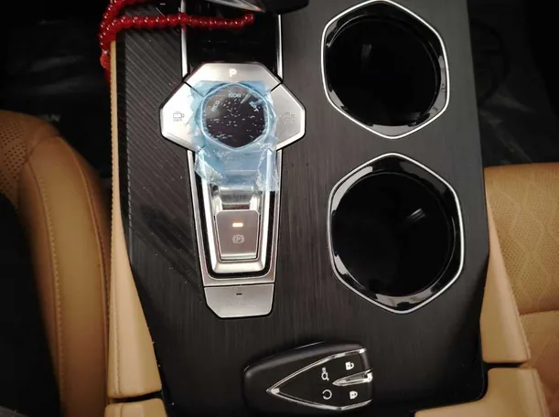 Car image 25