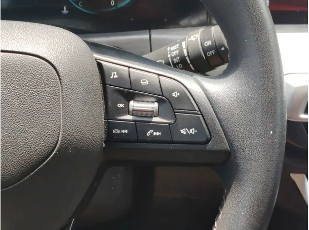 Car image 27