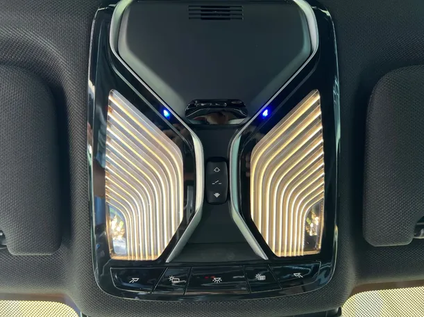 Car image 30