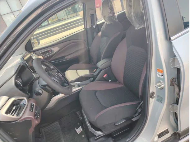 Car image 12