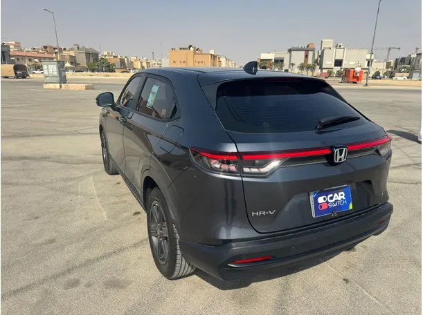 Car image 7
