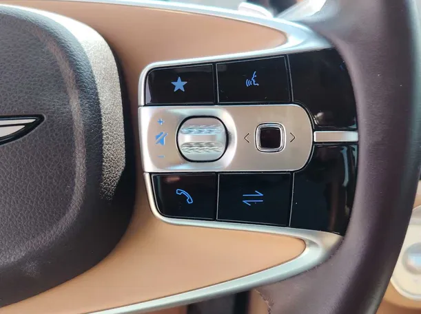 Car image 25