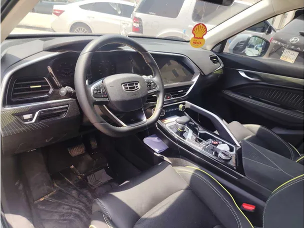 Car image 12