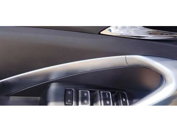 Car image 27