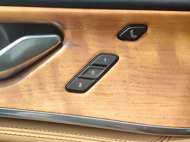 Car image 38