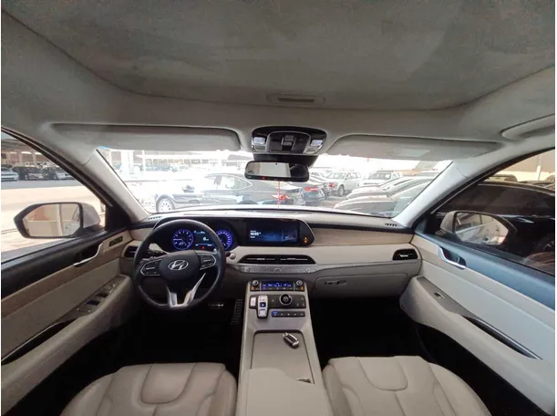 Car image 9