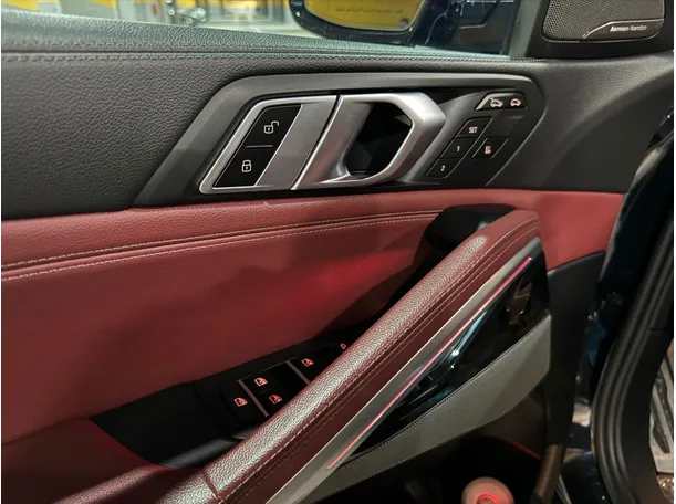 Car image 24