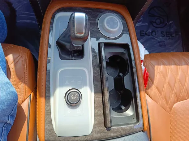 Car image 27