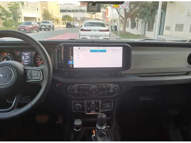 Car image 14