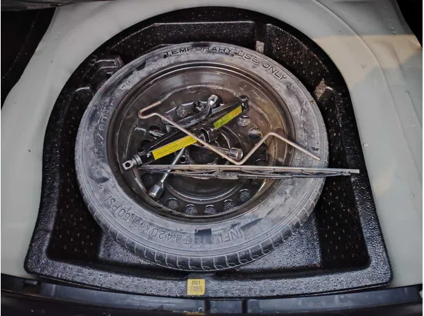 Car image 32