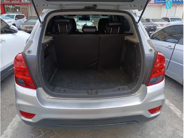 Car image 18