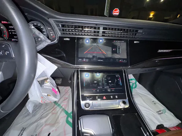 Car image 19