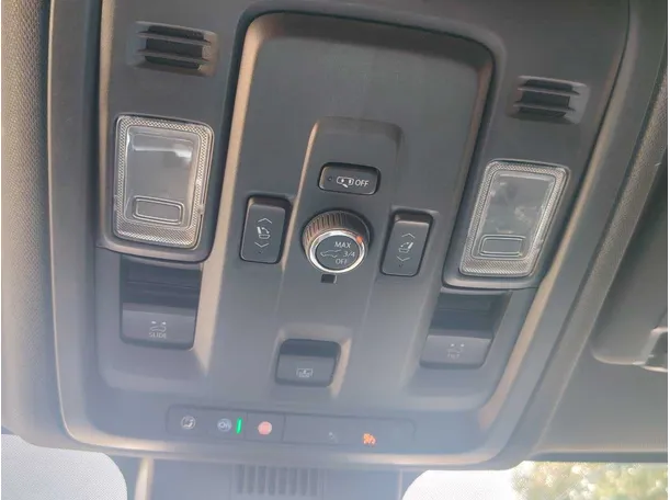 Car image 29