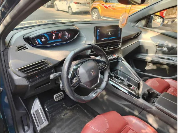Car image 14