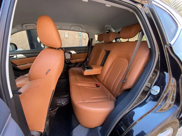Car image 13