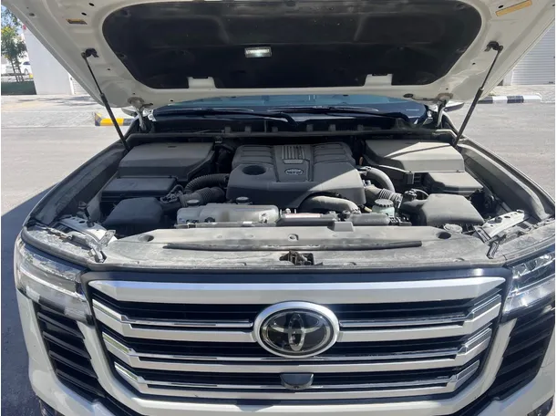 Car image 30