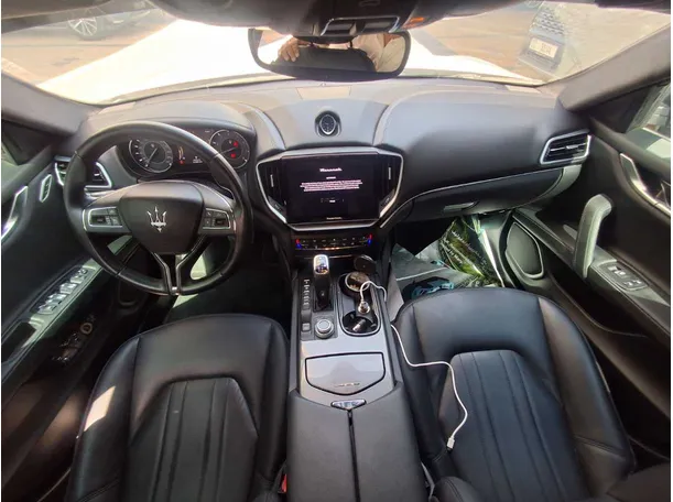 Car image 14