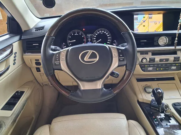 Car image 15