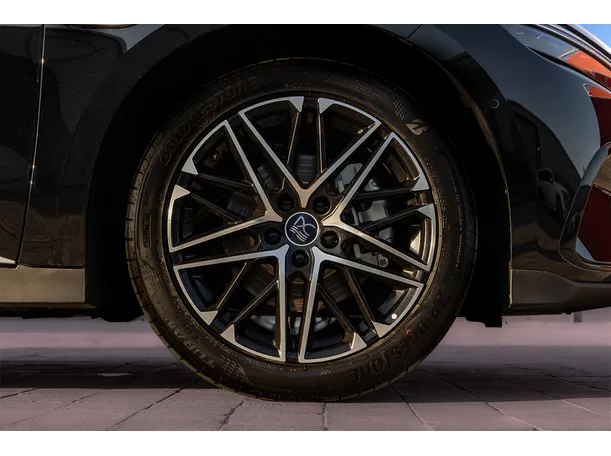 Car image 13