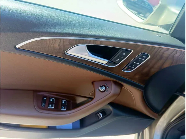 Car image 32