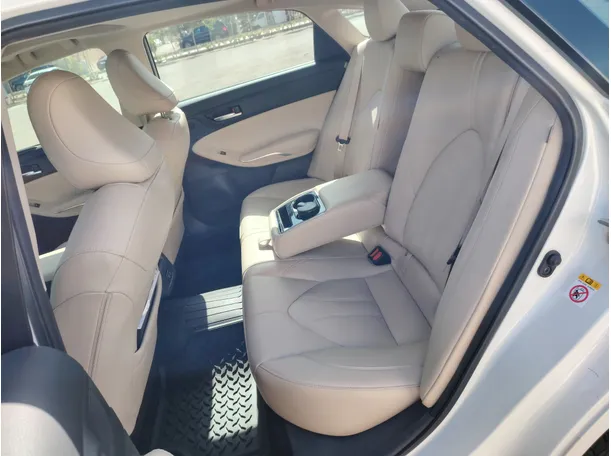 Car image 15