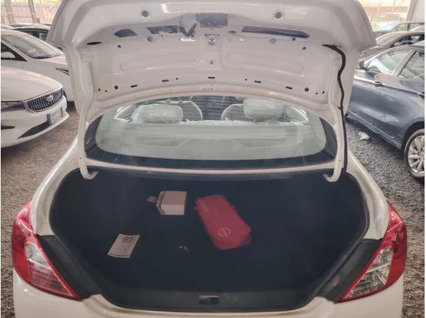 Car image 24