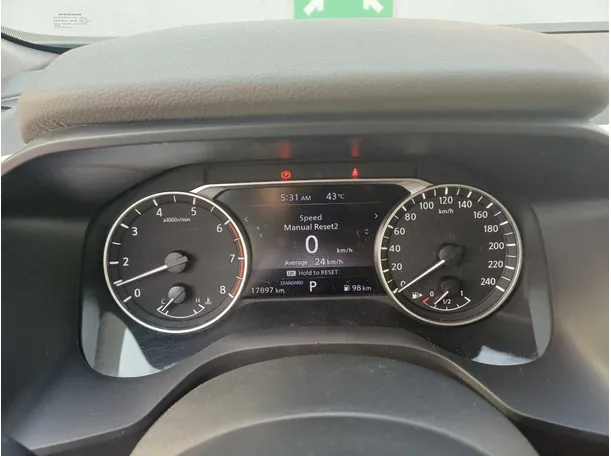 Car image 11