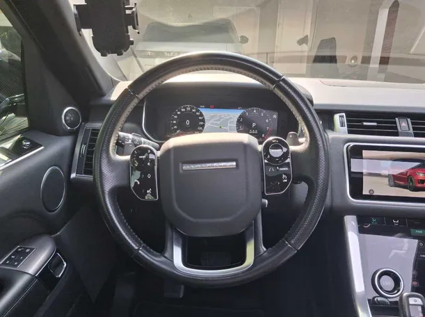 Car image 19