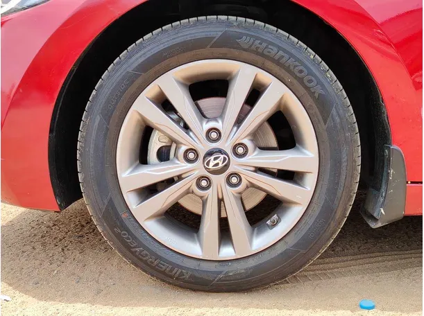 Car image 10
