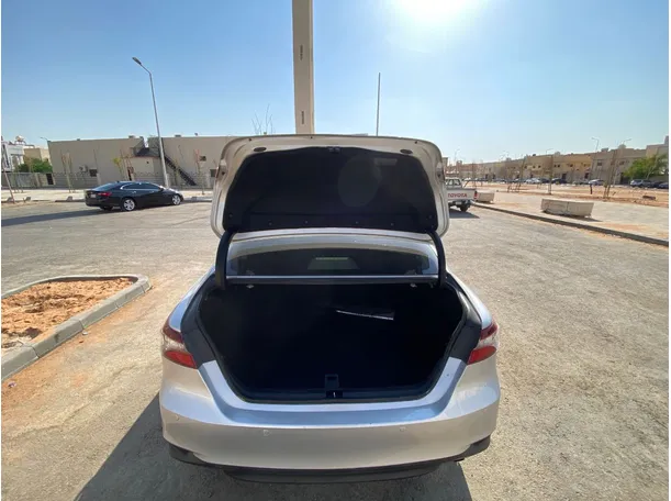 Car image 18