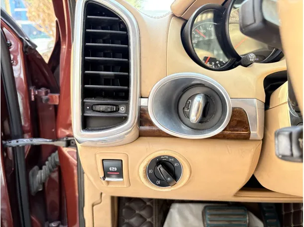 Car image 23