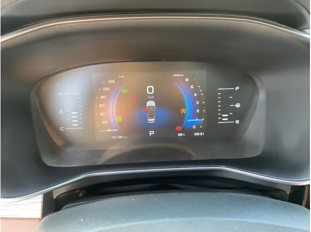 Car image 18