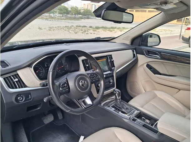 Car image 11