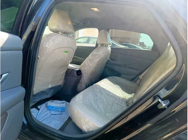 Car image 17