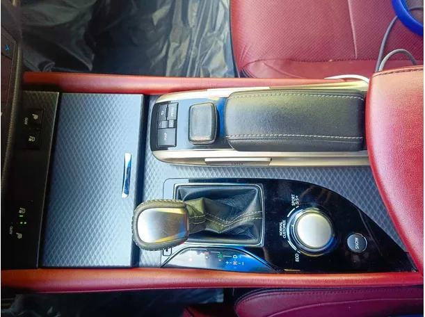 Car image 25