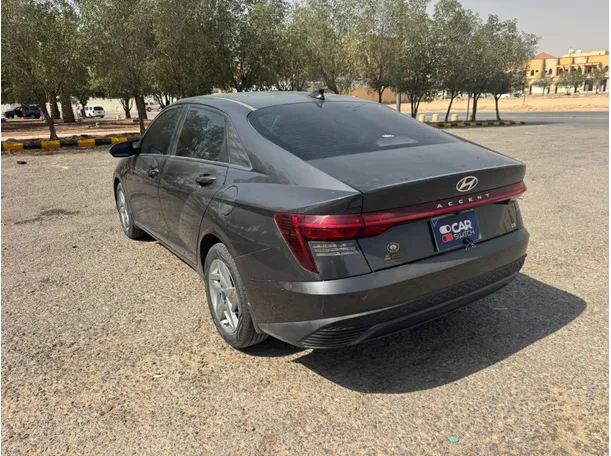 Car image 7