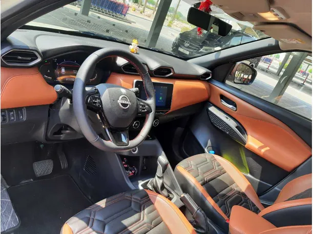 Car image 11