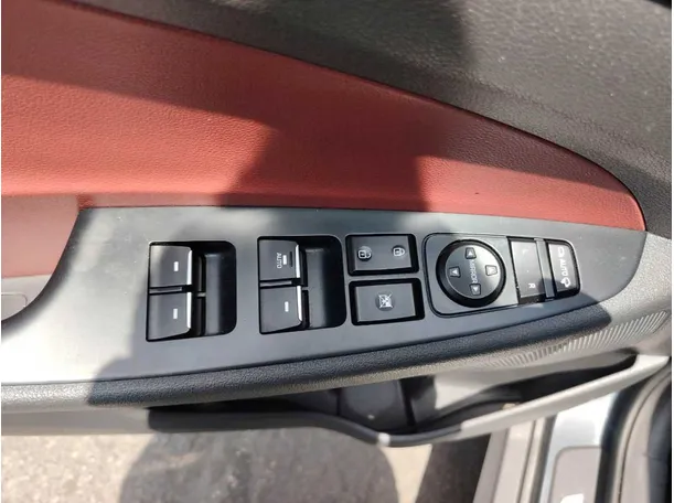 Car image 40