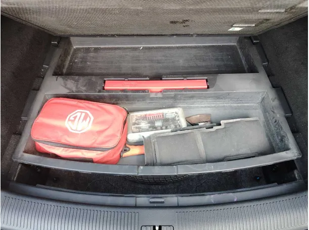 Car image 31