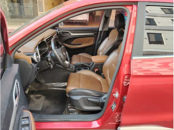 Car image 13