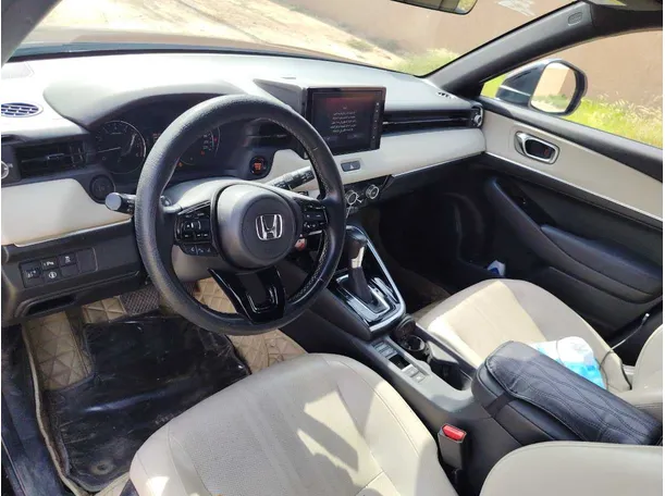 Car image 13