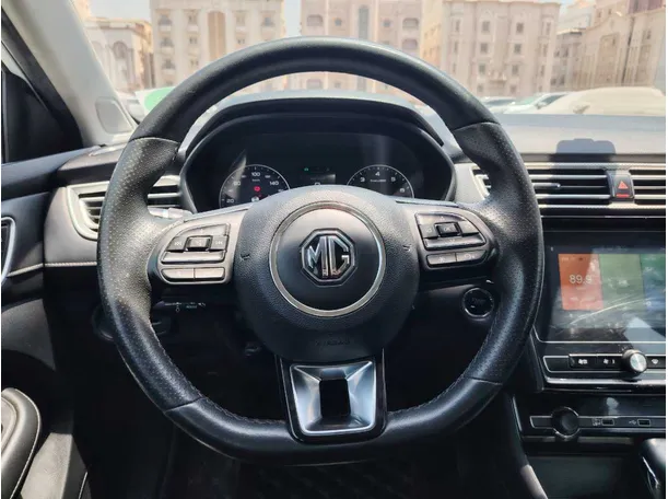 Car image 18