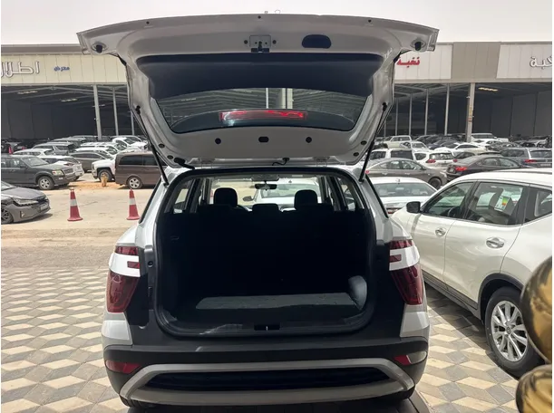 Car image 18