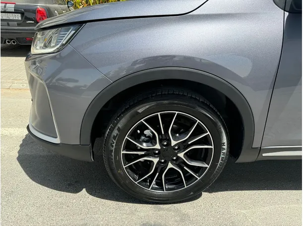 Car image 7
