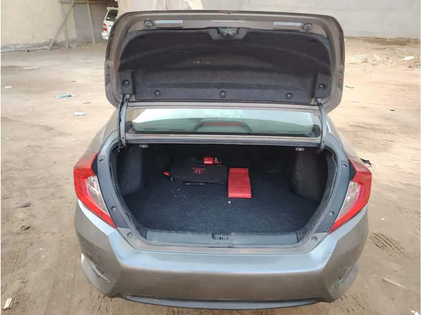 Car image 30