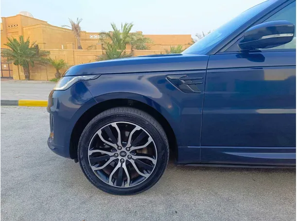 Car image 9