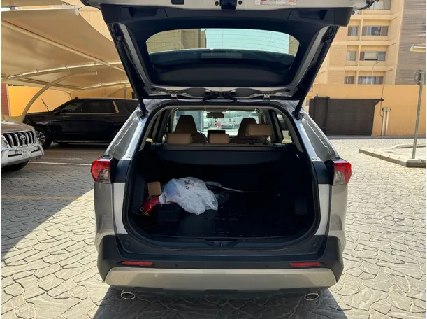 Car image 21