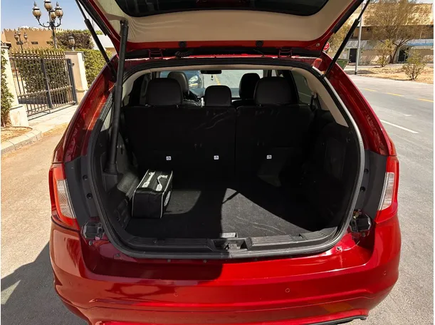 Car image 24