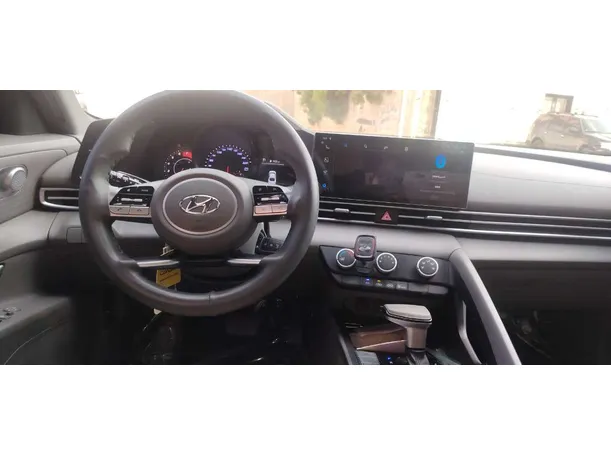 Car image 18