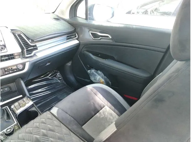 Car image 35